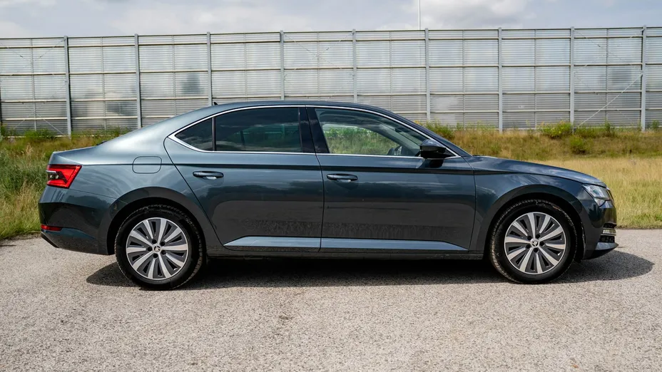 SKODA Superb -