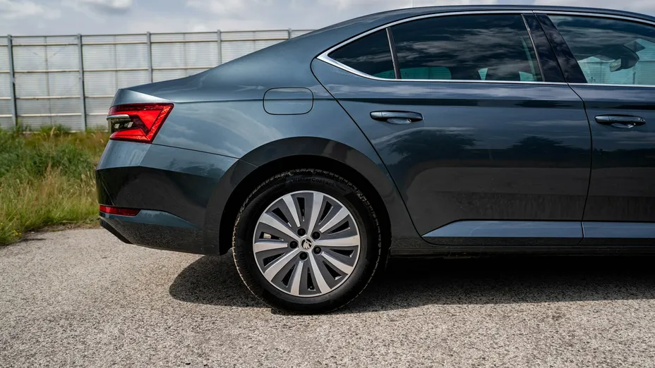 SKODA Superb -
