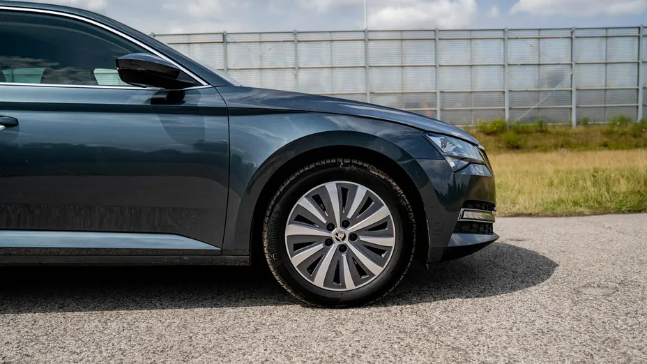 SKODA Superb -