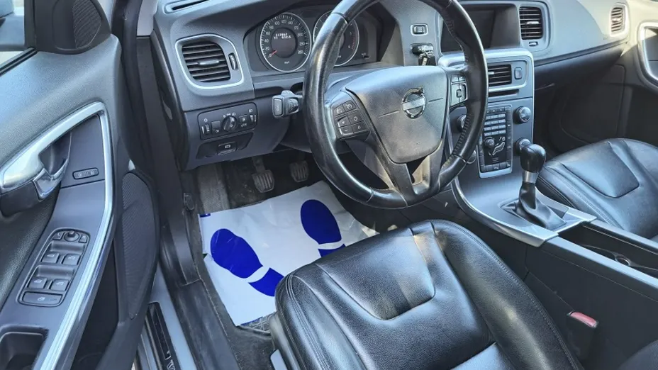 VOLVO S60 -