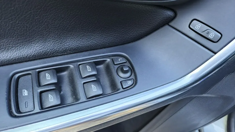 VOLVO S60 -