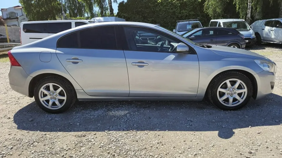 VOLVO S60 -