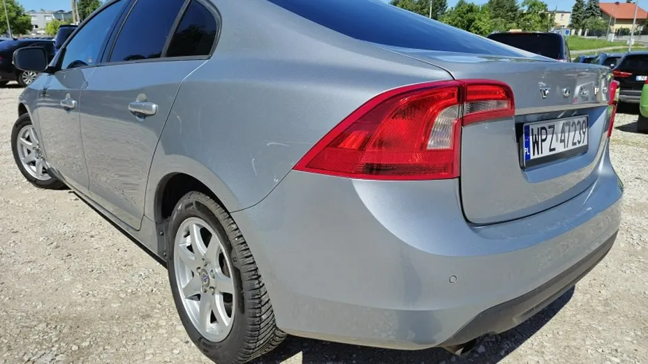 VOLVO S60 -