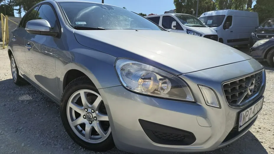 VOLVO S60 -