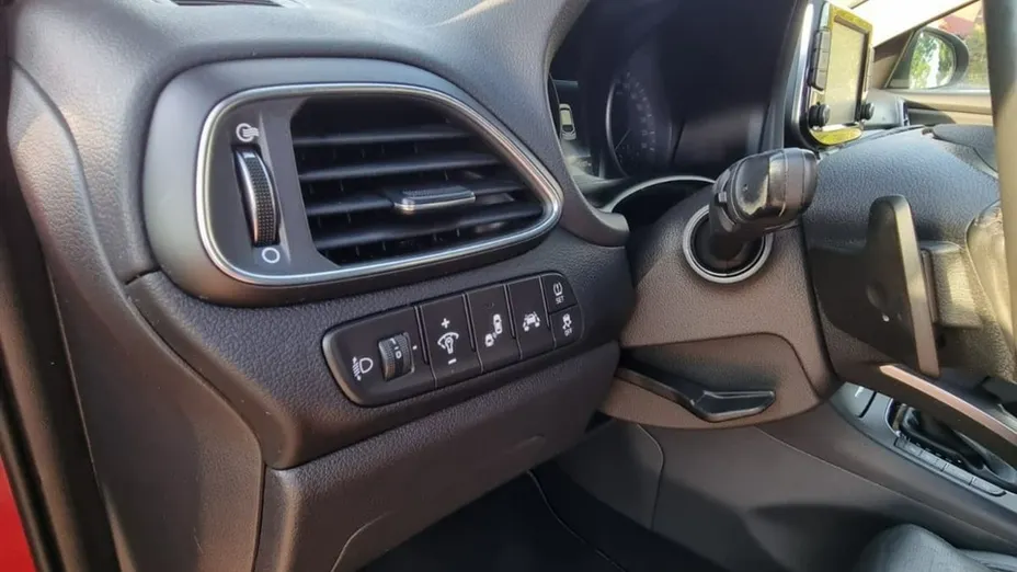 HYUNDAI i30 -