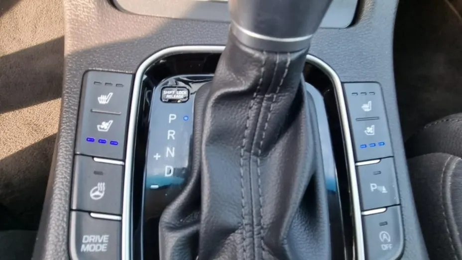 HYUNDAI i30 -