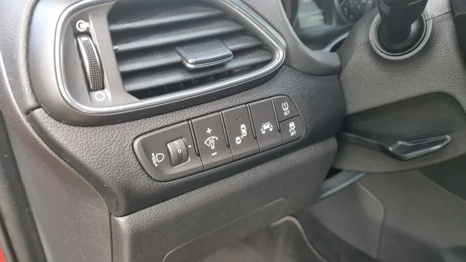 HYUNDAI i30 -