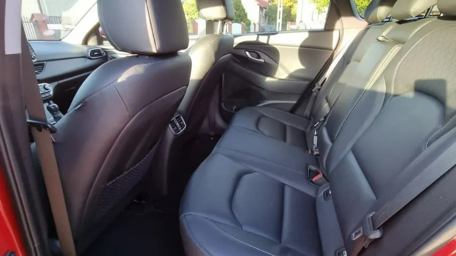 HYUNDAI i30 -