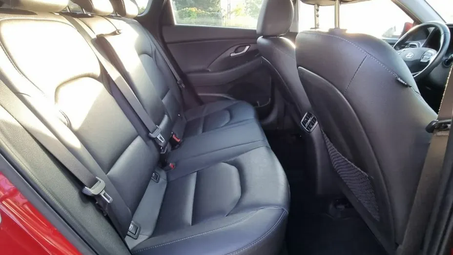 HYUNDAI i30 -