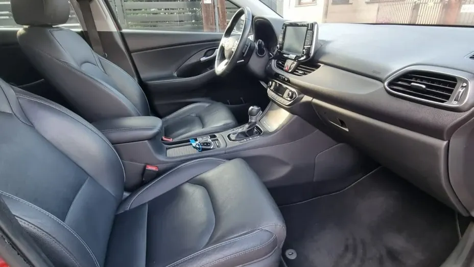 HYUNDAI i30 -