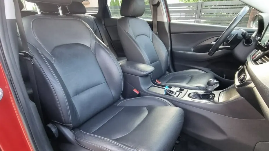 HYUNDAI i30 -