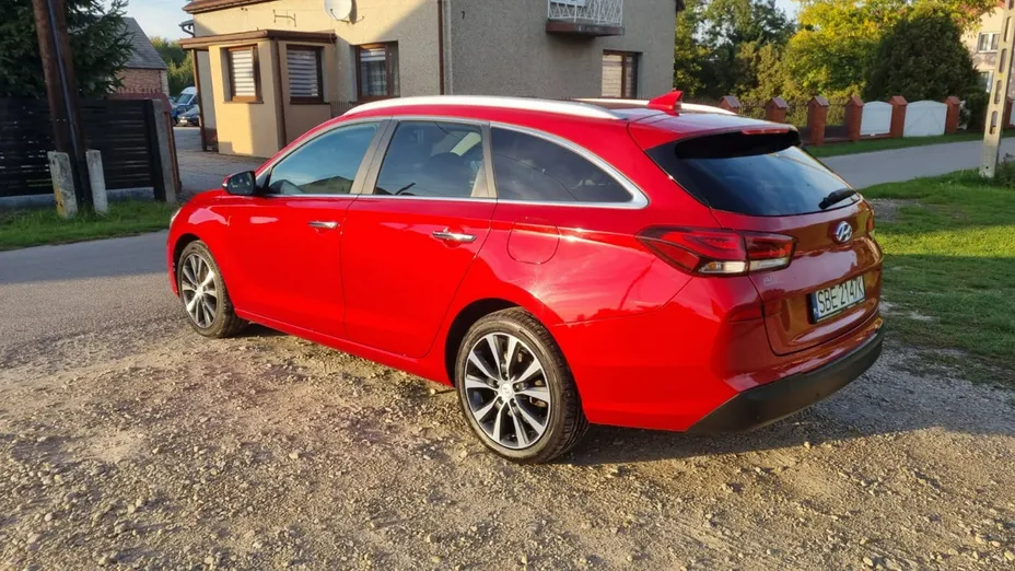 HYUNDAI i30 -