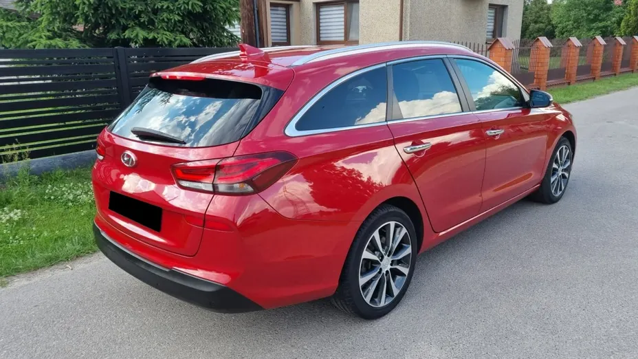 HYUNDAI i30 -