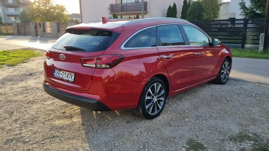 HYUNDAI i30 -