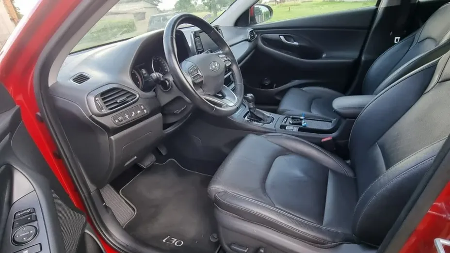 HYUNDAI i30 -