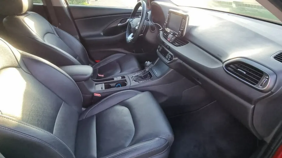 HYUNDAI i30 -