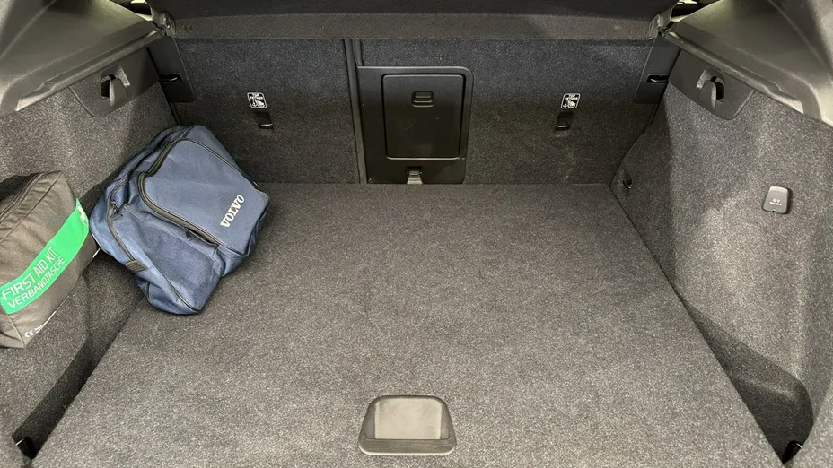 VOLVO XC40 -