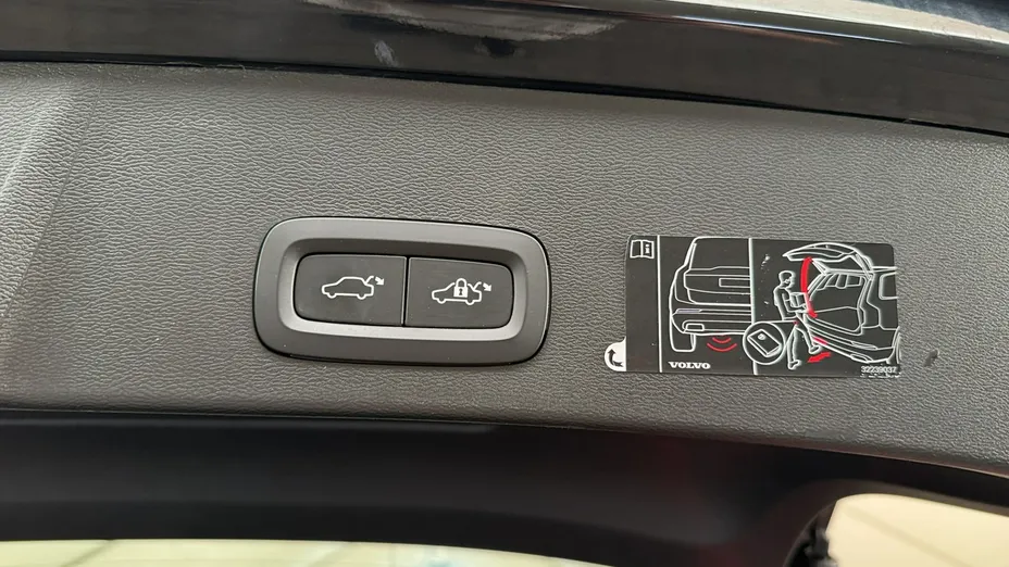 VOLVO XC40 -