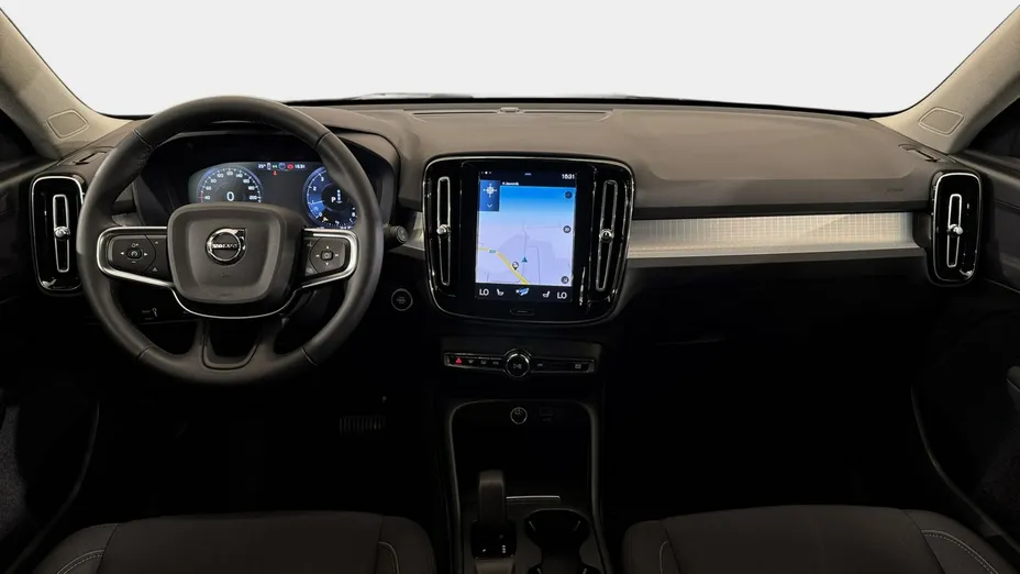 VOLVO XC40 -