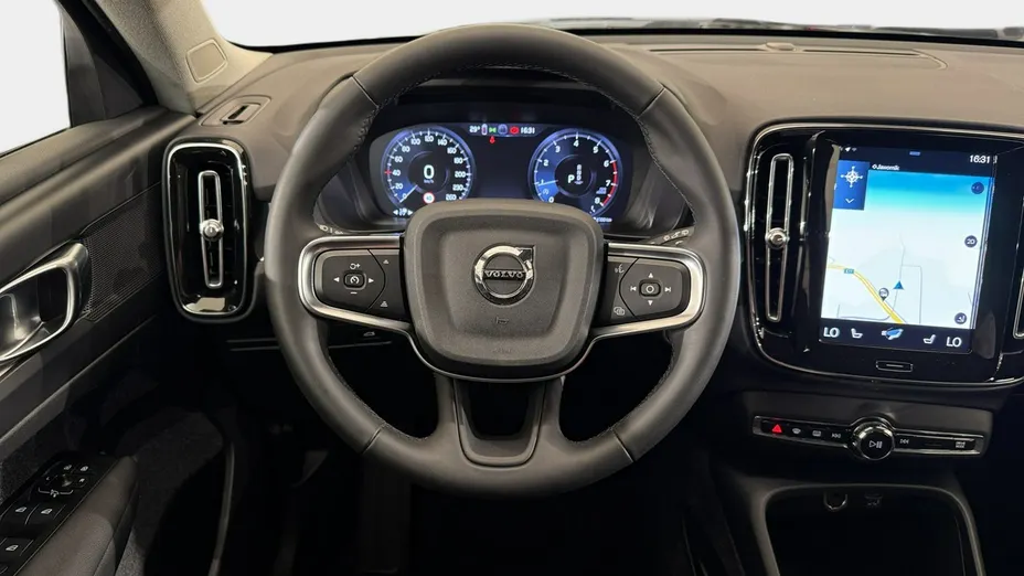 VOLVO XC40 -