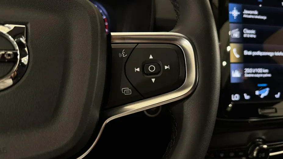 VOLVO XC40 -