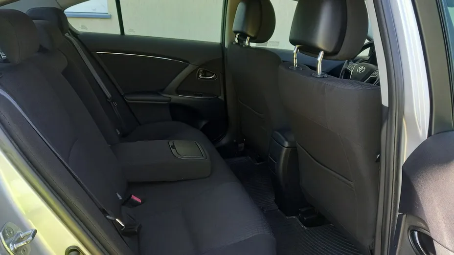 TOYOTA Avensis -