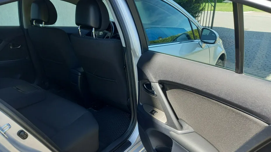 TOYOTA Avensis -