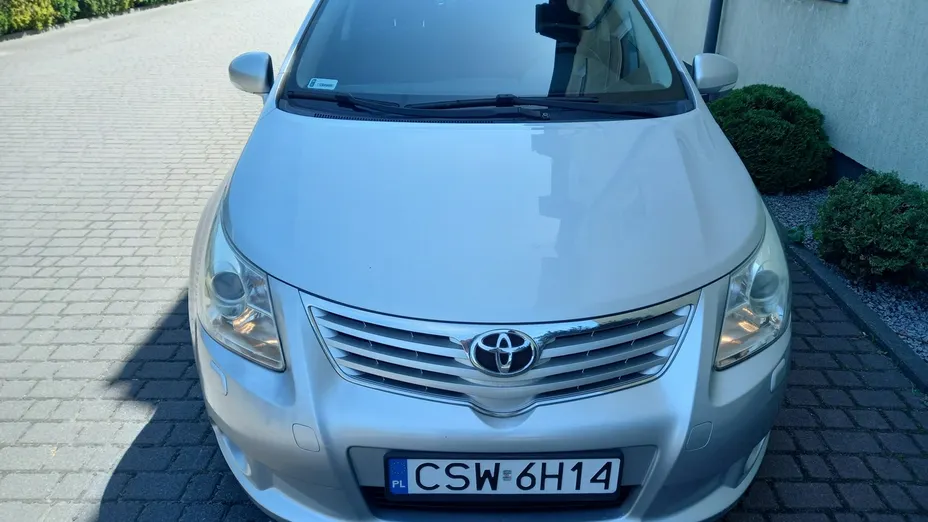TOYOTA Avensis -