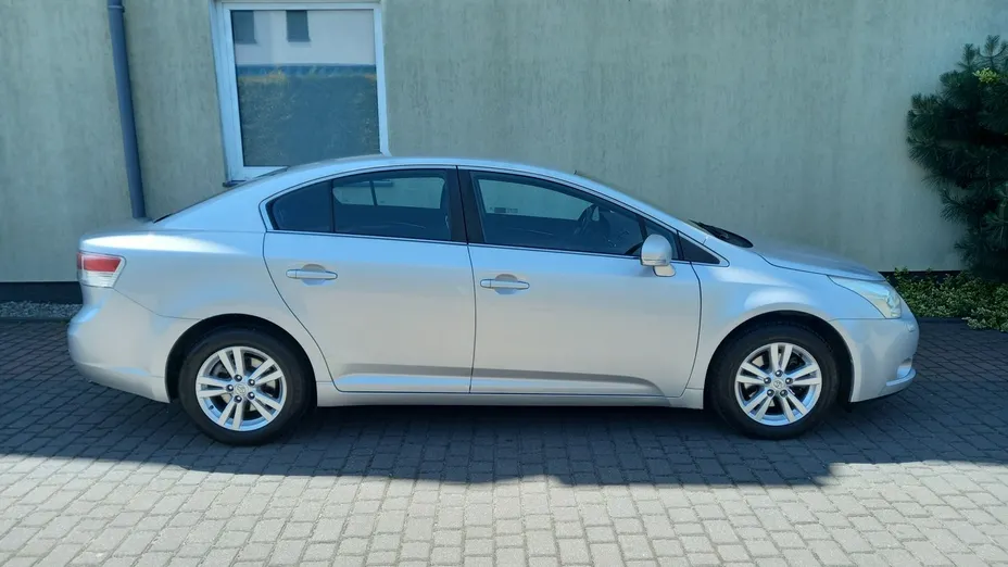 TOYOTA Avensis -