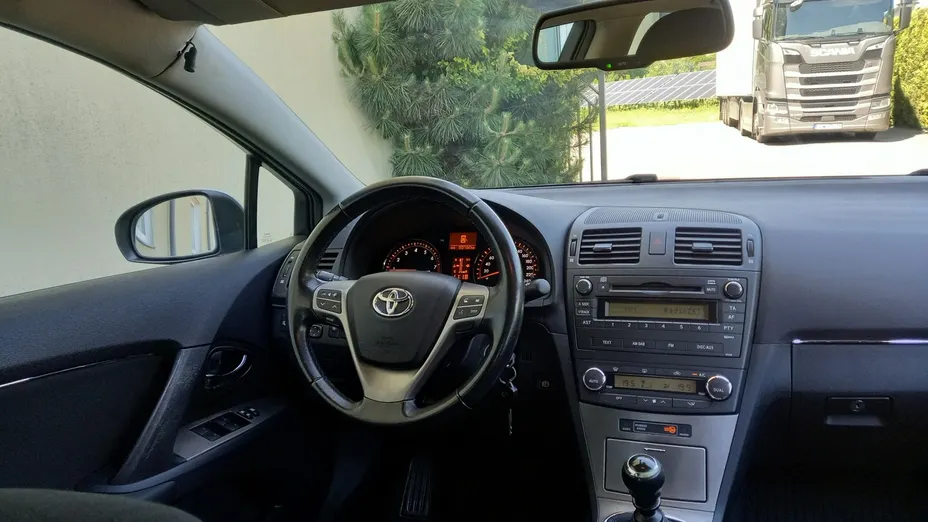 TOYOTA Avensis -