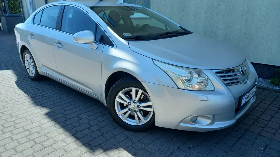 TOYOTA Avensis -
