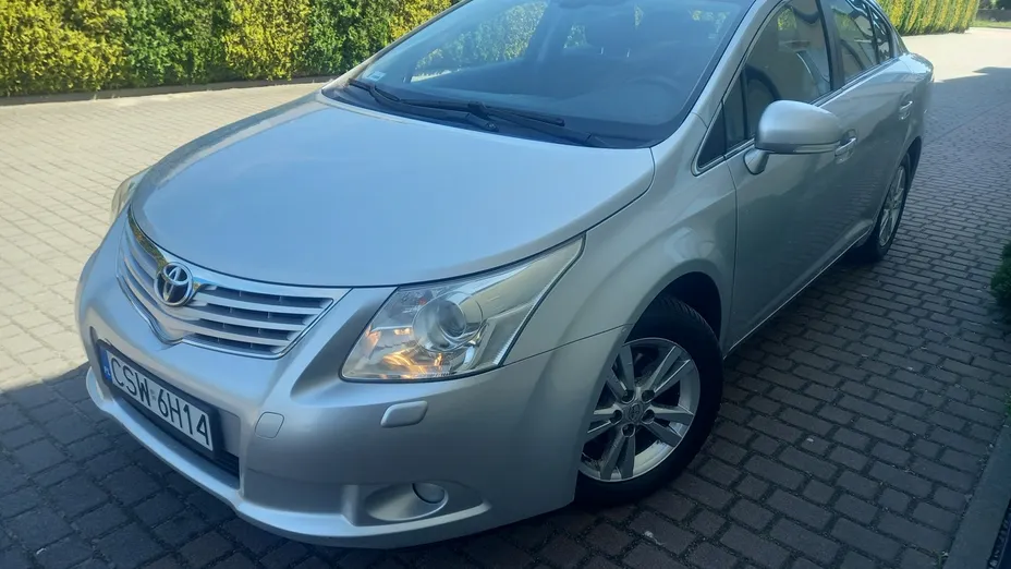 TOYOTA Avensis -