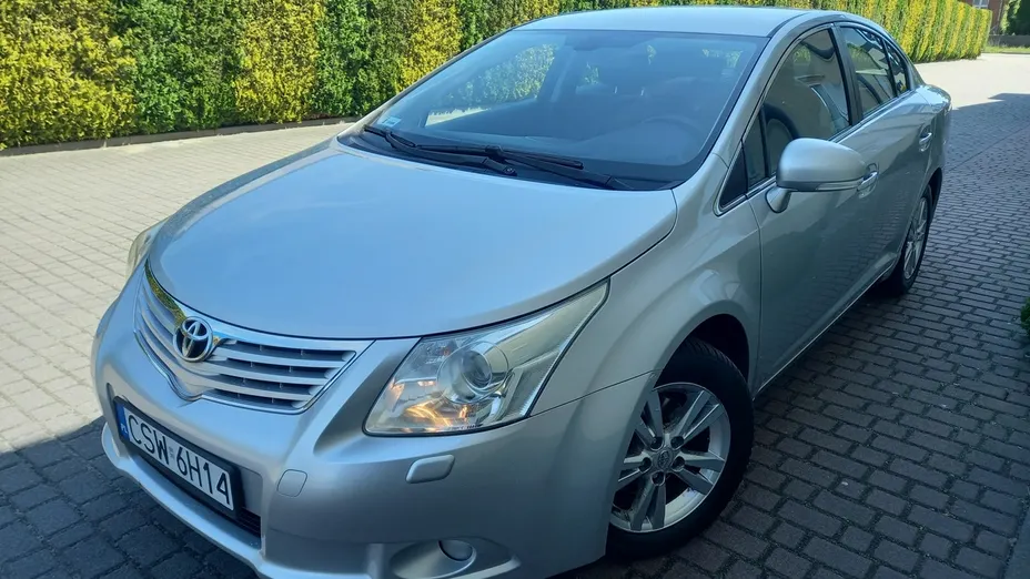 TOYOTA Avensis -