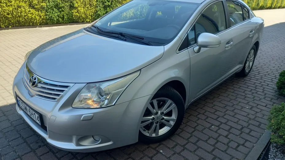 TOYOTA Avensis -