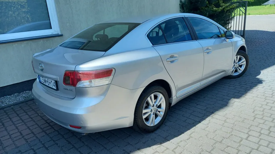 TOYOTA Avensis -