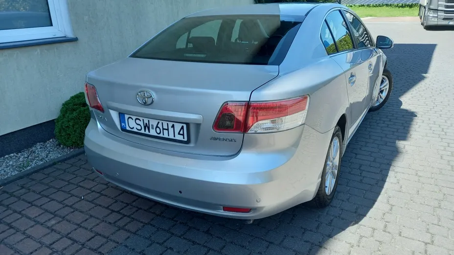 TOYOTA Avensis -