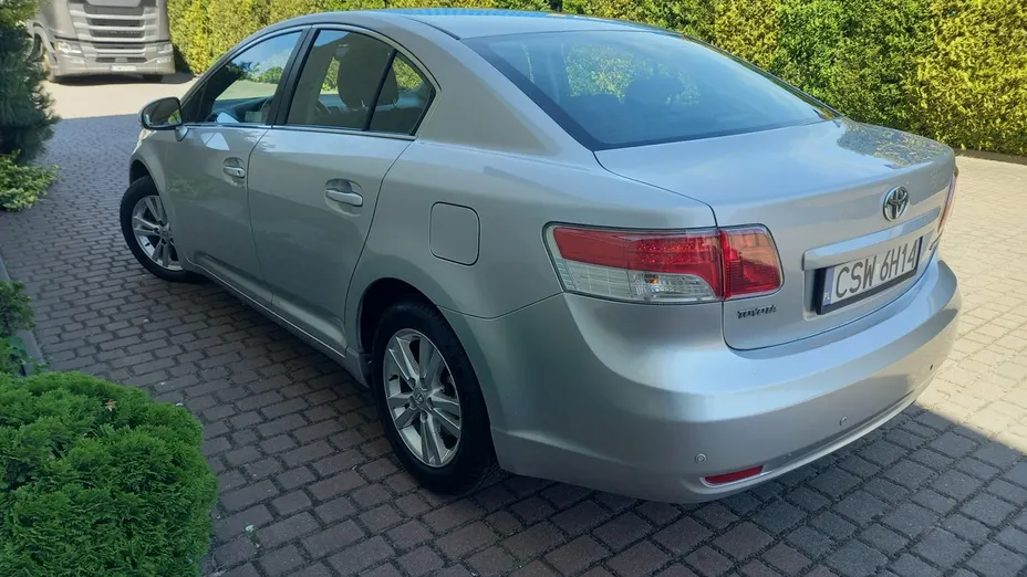 TOYOTA Avensis -