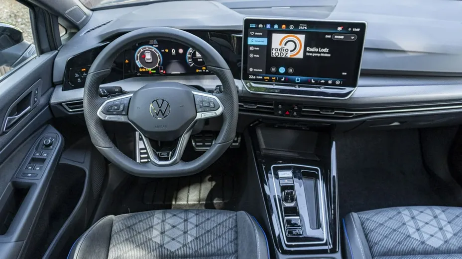 VOLKSWAGEN Golf -