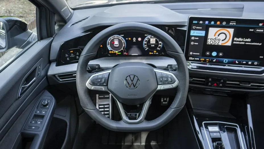 VOLKSWAGEN Golf -