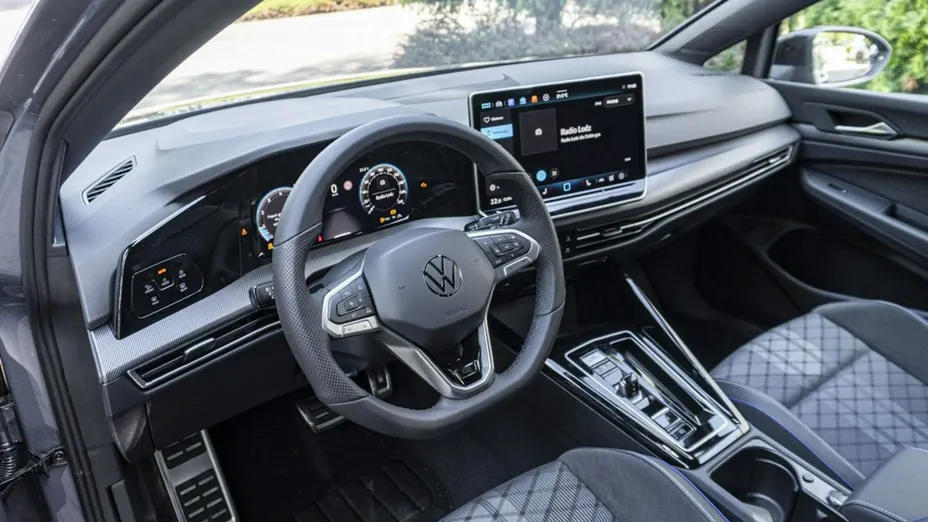 VOLKSWAGEN Golf -