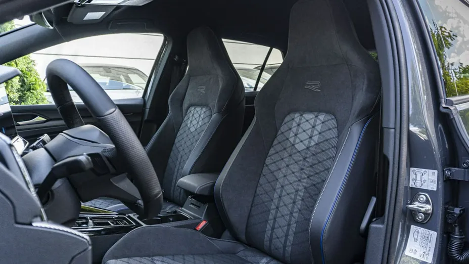 VOLKSWAGEN Golf -