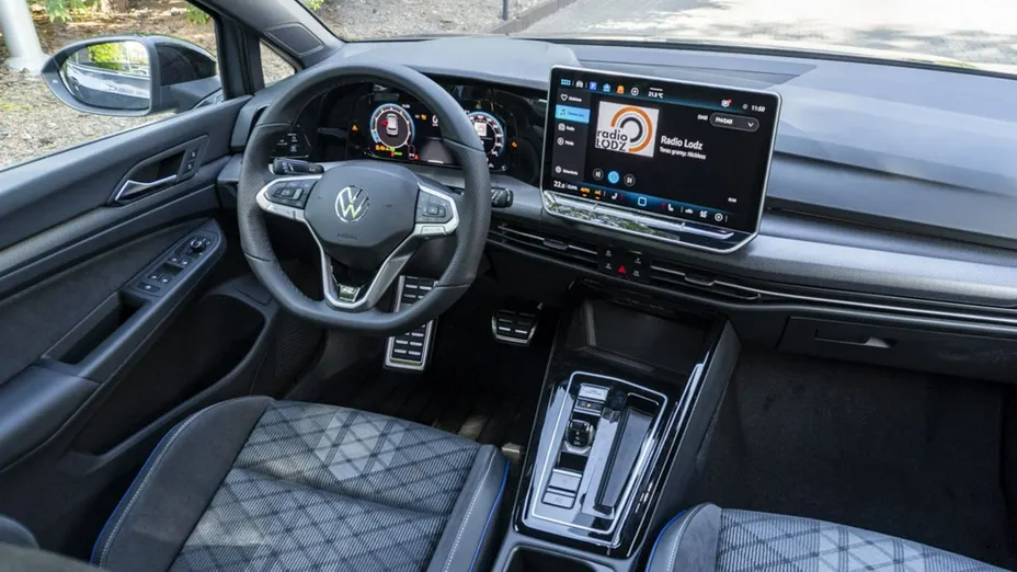 VOLKSWAGEN Golf -