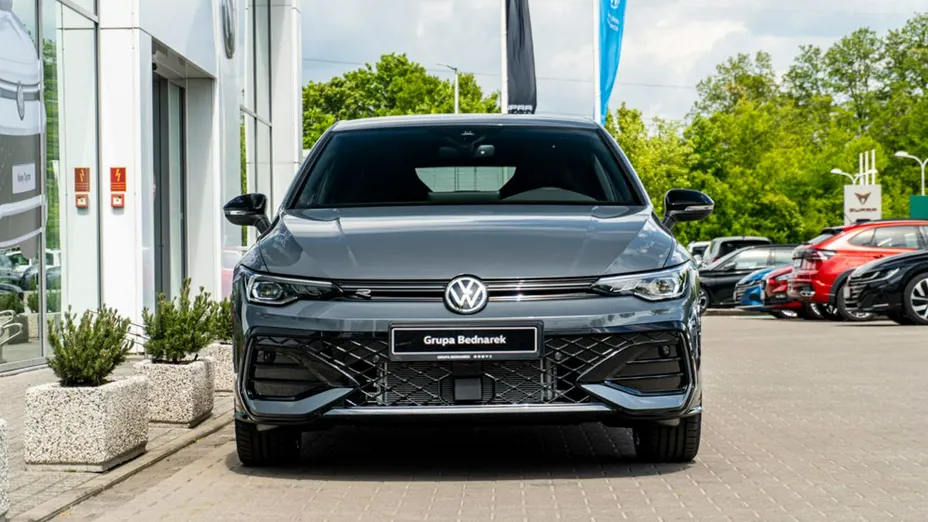 VOLKSWAGEN Golf -