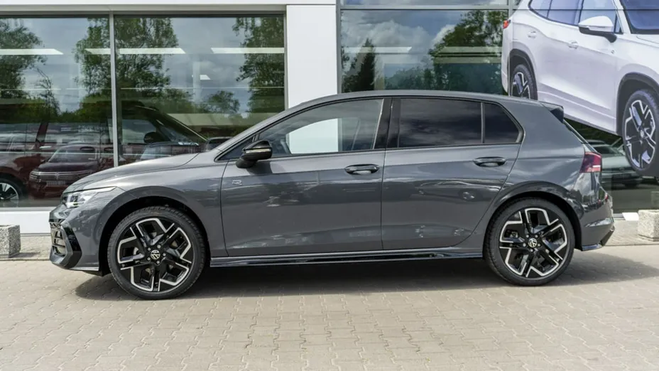 VOLKSWAGEN Golf -