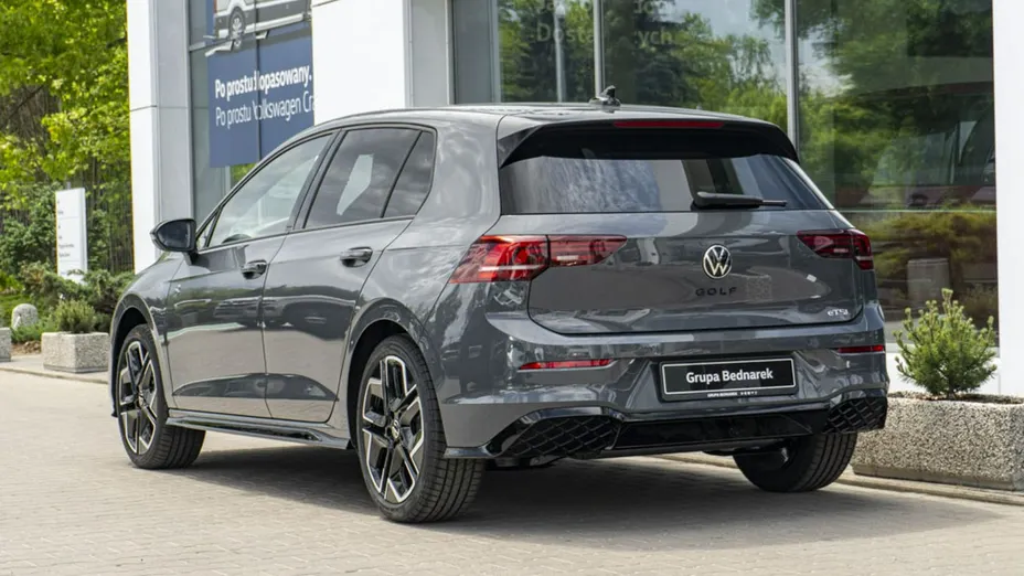 VOLKSWAGEN Golf -