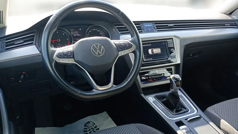VOLKSWAGEN Passat -