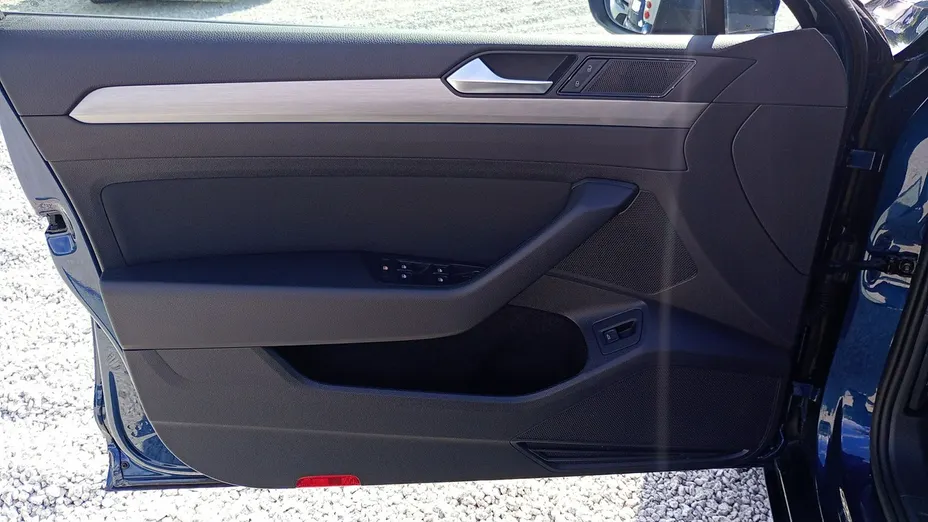 VOLKSWAGEN Passat -