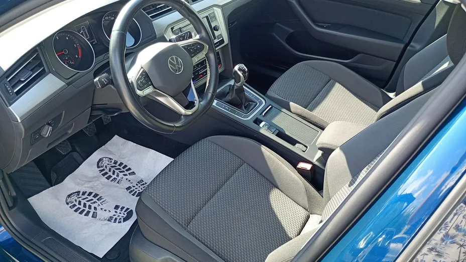 VOLKSWAGEN Passat -