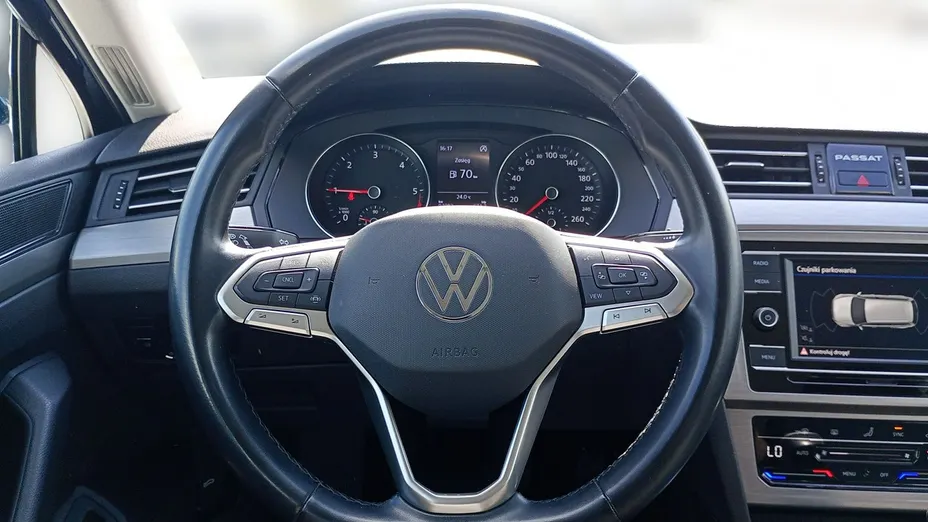 VOLKSWAGEN Passat -