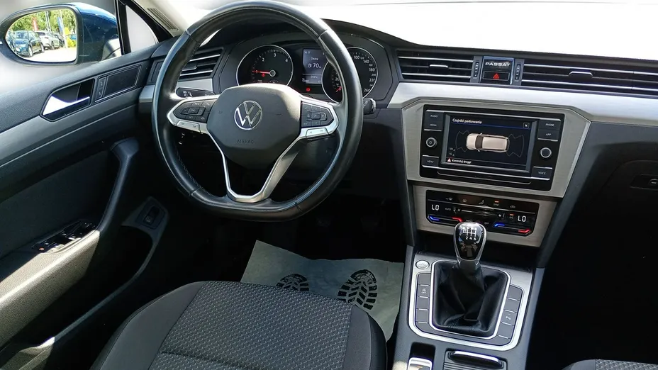 VOLKSWAGEN Passat -